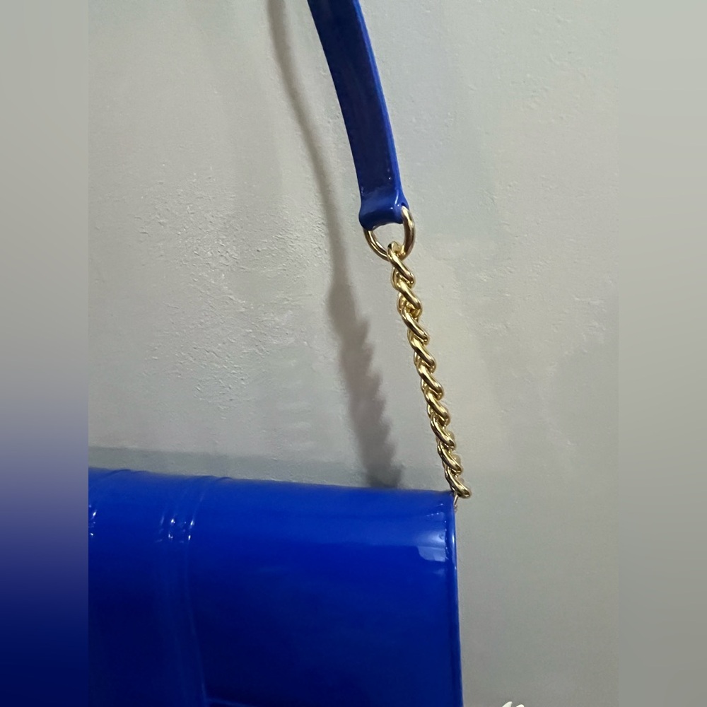 NWT Elegant Blue Patent PVC Women's Shoulder Bag with gold chain. - Picture 4 of 7
